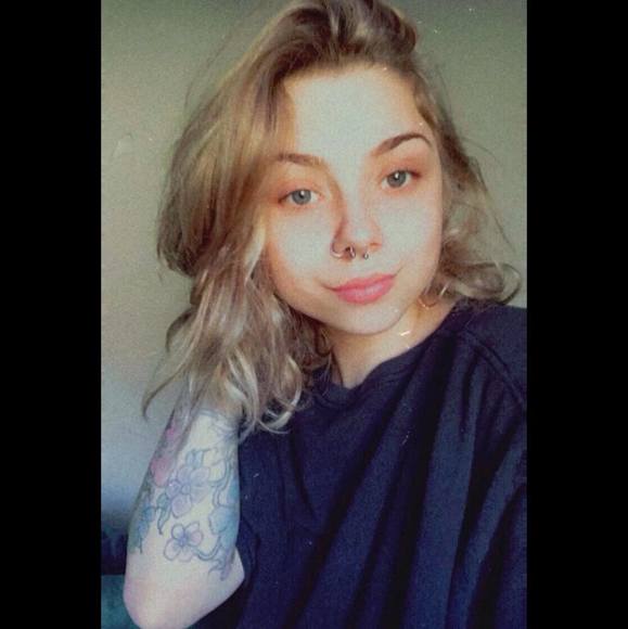 Meet your Posher, Jade - Picture 1 of 1